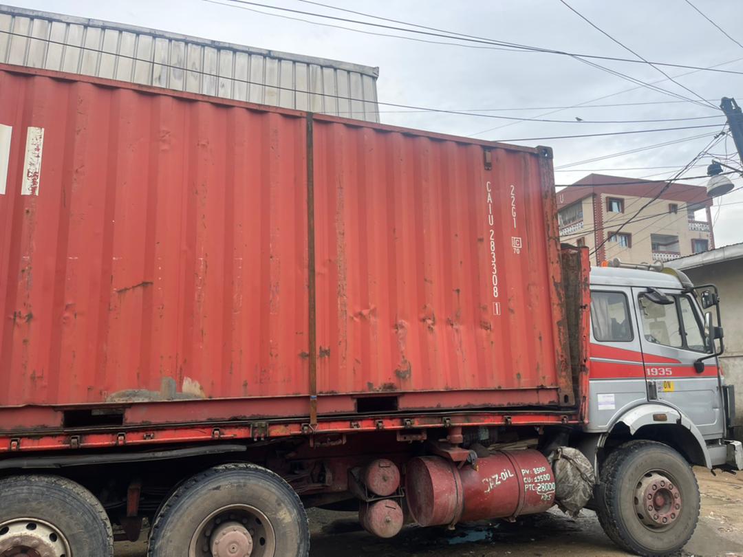 TM container truck